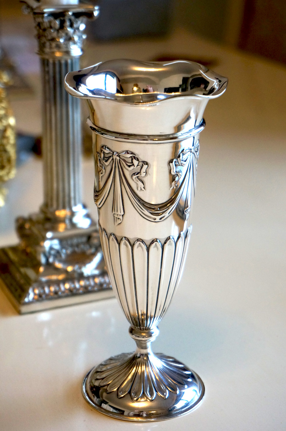 William Hutton製 スターリングシルバー リボンモチーフ 花瓶