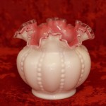 Sold:フェントン製 ピンク＆ホワイト フリル 花瓶