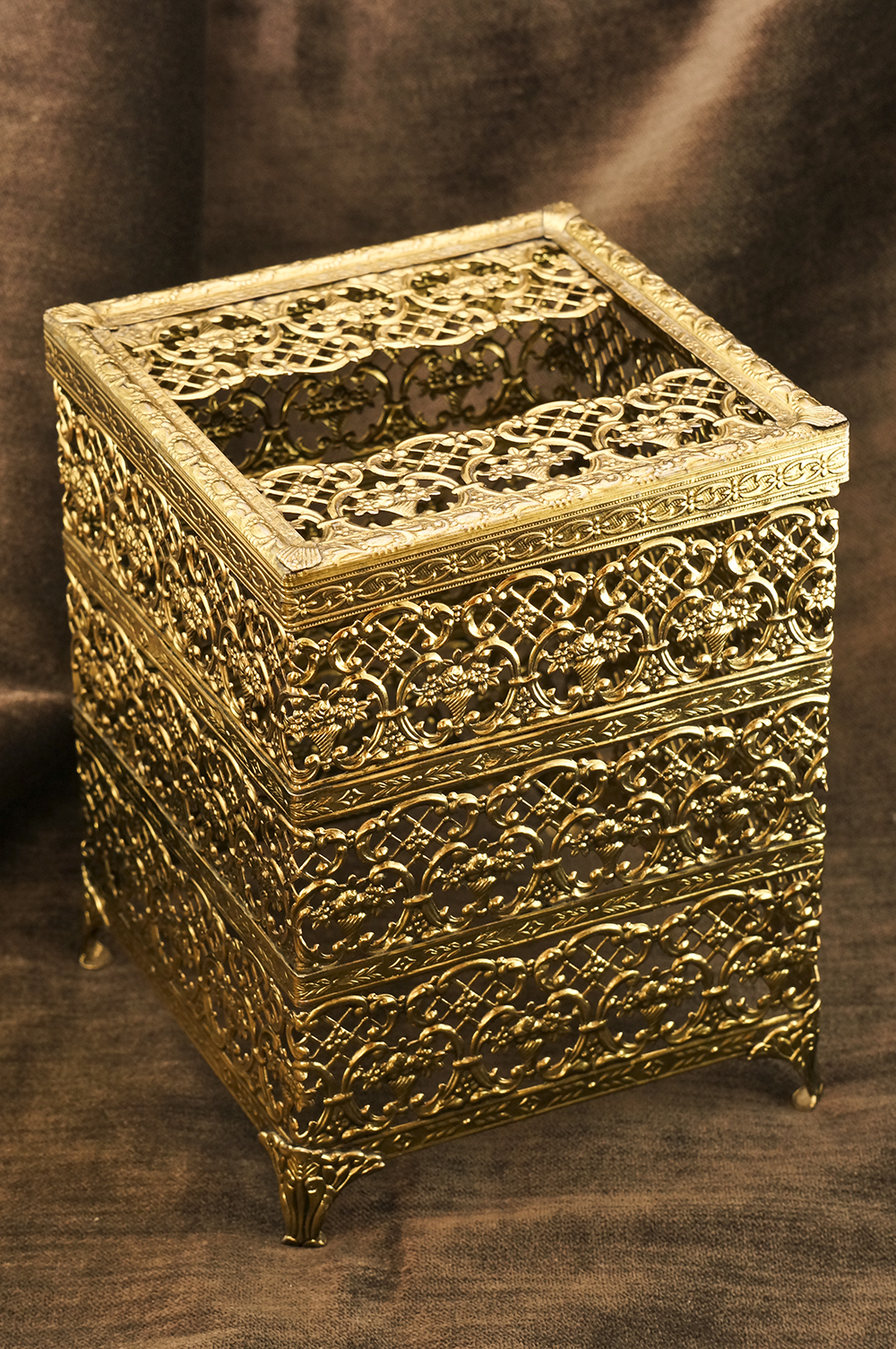 Sold:マトソン製 ゴールド 正方形 脚付き ティッシュボックス