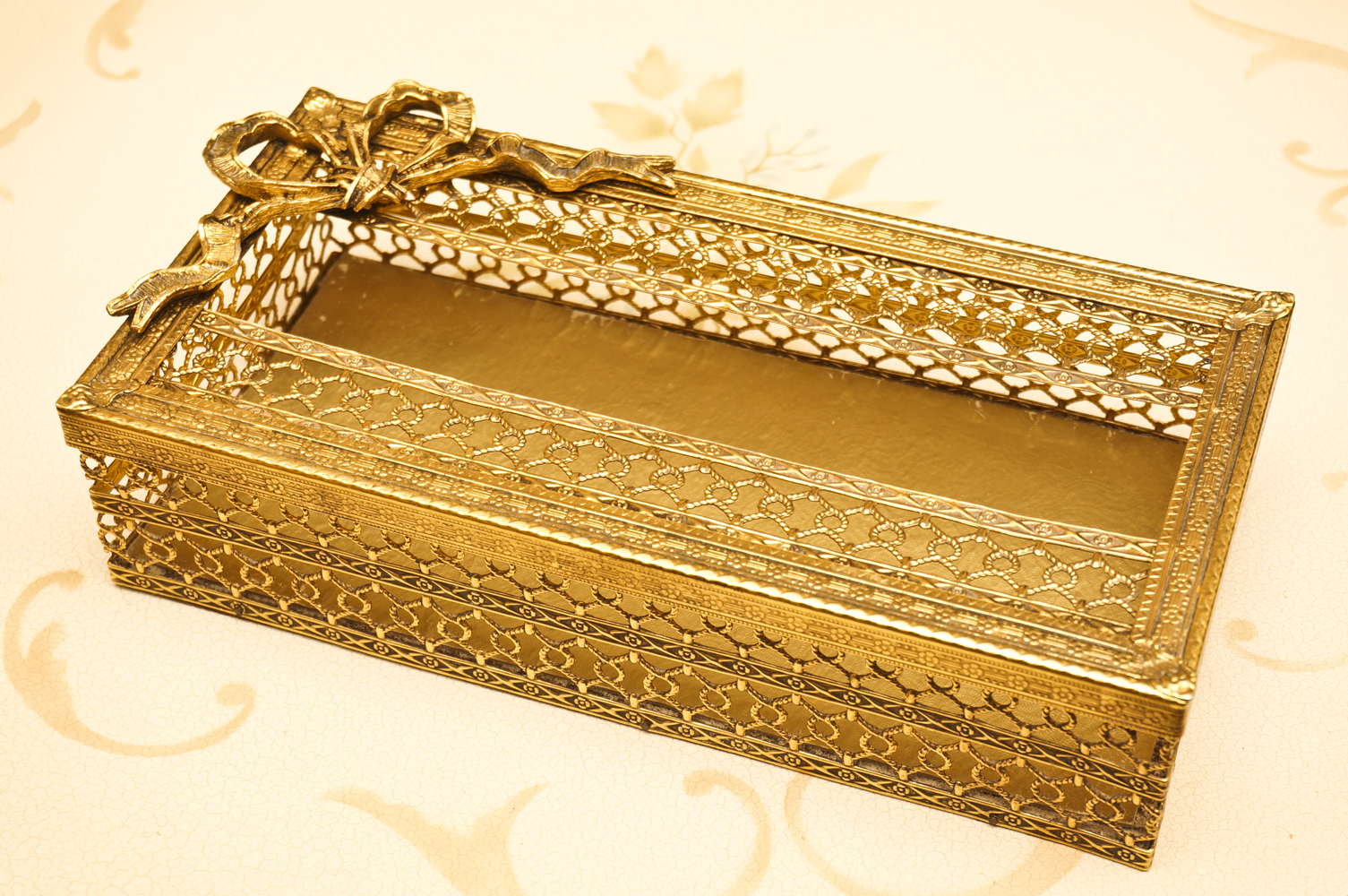 Sold:スタイルビルト製 ゴールド リボン ティッシュボックス