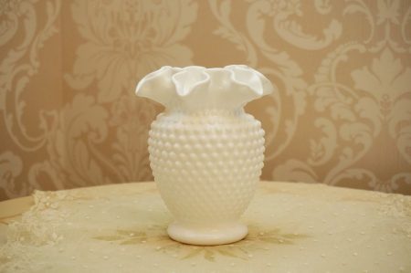 フェントン製 ホブネイル ミルクガラス 花瓶